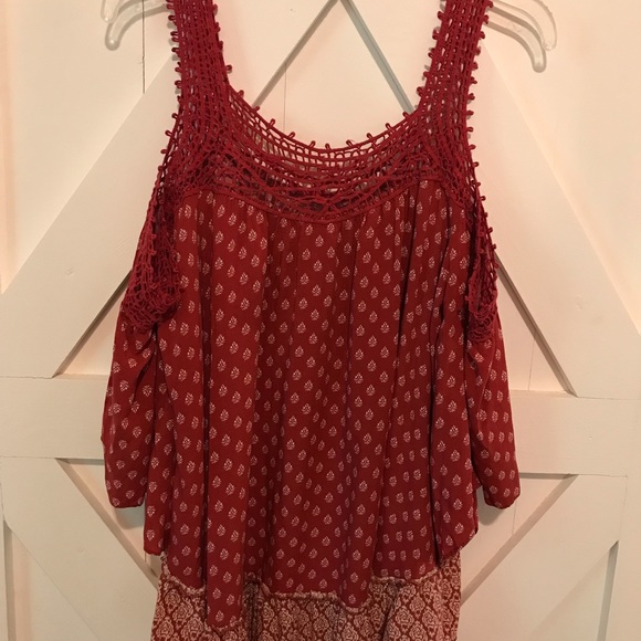 Red L top - Picture 2 of 3